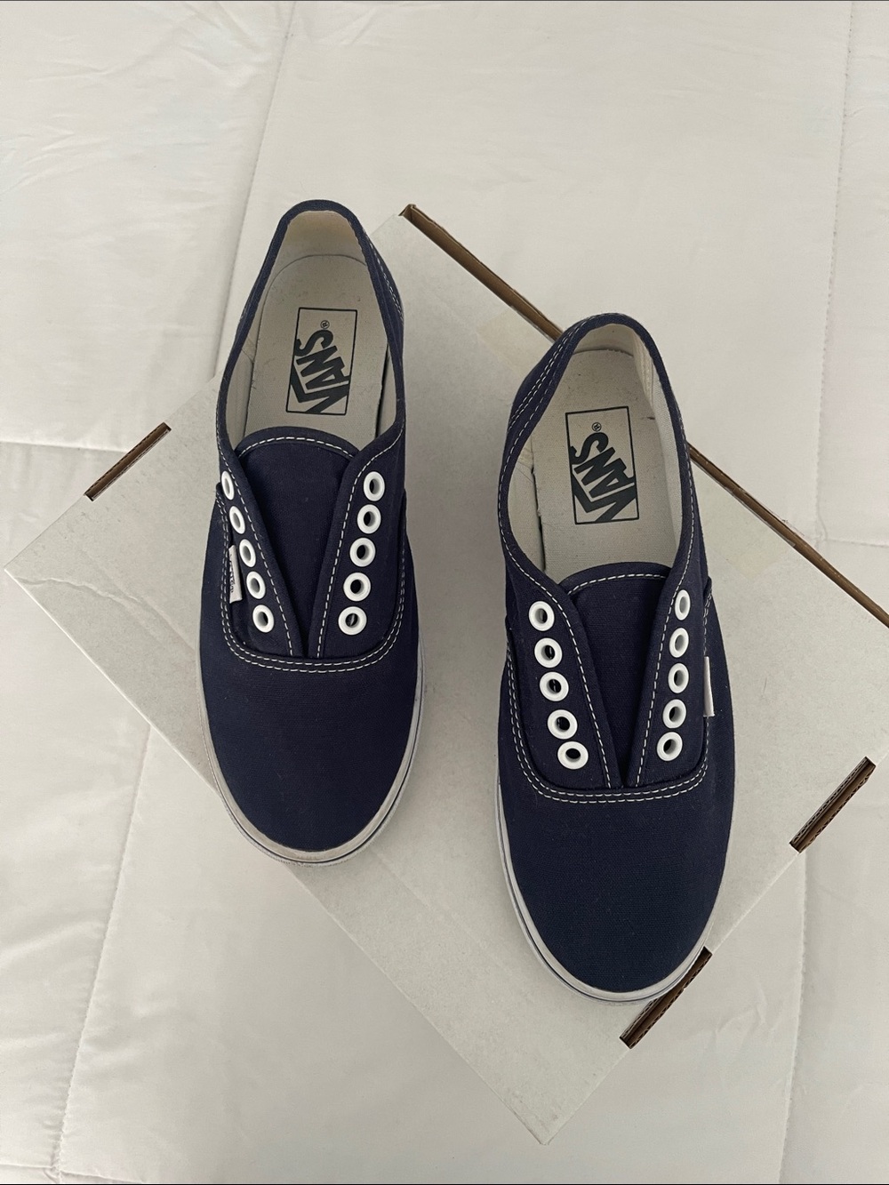Vans Unisex Navy Canvas Slip-On Sneakers. Men’s size US5, Women’s size US6.5